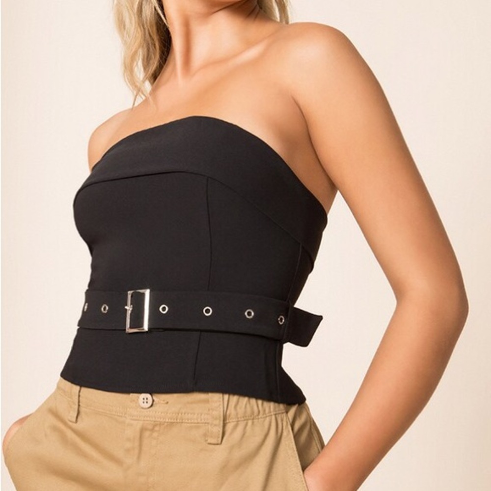 Superdown Moriah Strapless Belted Top
